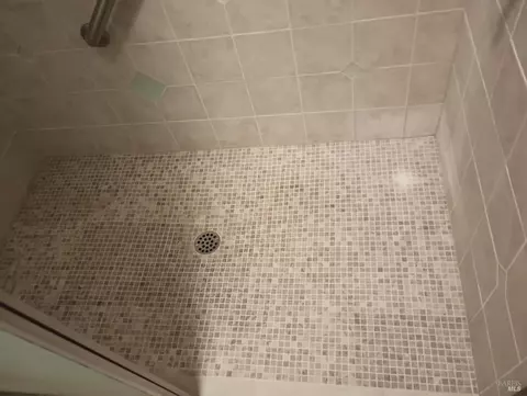 Bath - 361 Steffan St, Vallejo, CA 94591 photo 3 of 8