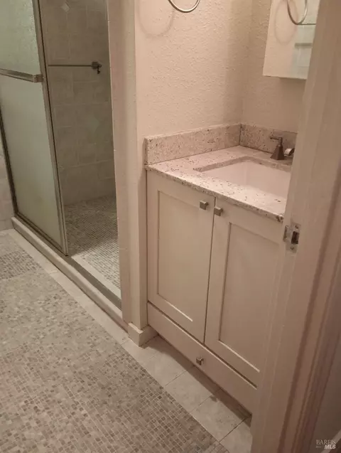 Bath - 361 Steffan St, Vallejo, CA 94591 photo 5 of 8