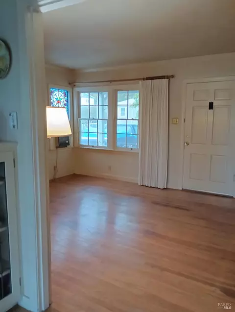Living - 361 Steffan St, Vallejo, CA 94591 photo 2 of 3