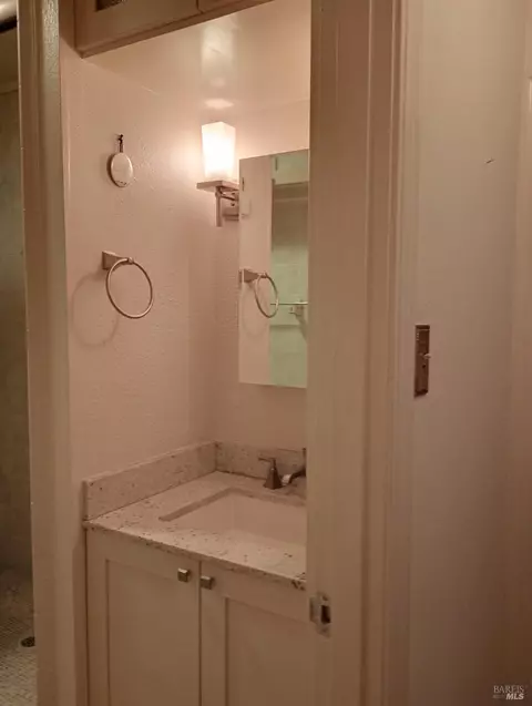 Bath - 361 Steffan St, Vallejo, CA 94591 photo 6 of 8