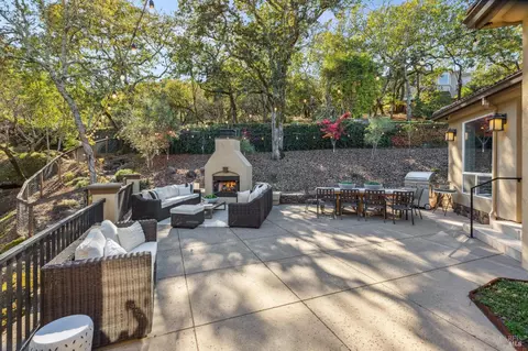 Exterior - 6 Old Coach Rd, Napa, CA 94558 photo 3 of 18