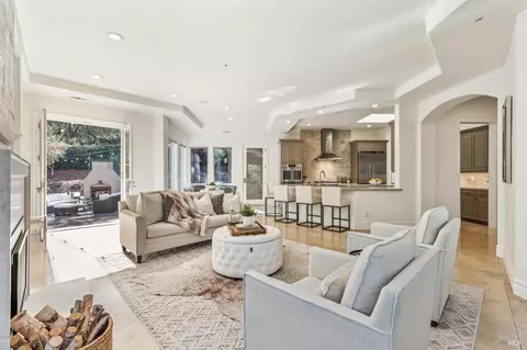 6 Old Coach Rd, Napa, CA 94558