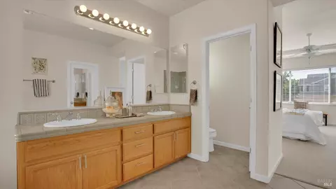 Bath - 3003 Overlook Dr, Vallejo, CA 94591 photo 2 of 6