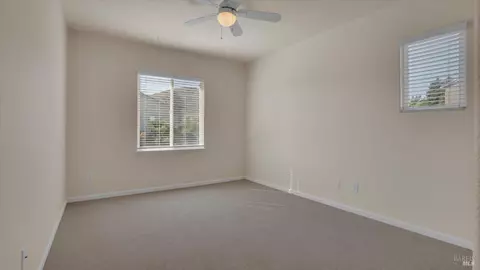 Bedroom - 3003 Overlook Dr, Vallejo, CA 94591 photo 4 of 6