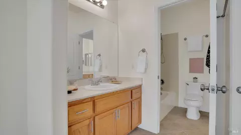 Bath - 3003 Overlook Dr, Vallejo, CA 94591 photo 3 of 6