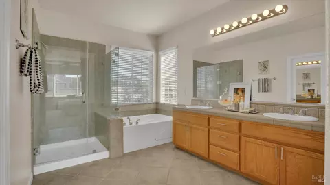 Bath - 3003 Overlook Dr, Vallejo, CA 94591 photo 1 of 6