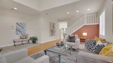 Living - 3003 Overlook Dr, Vallejo, CA 94591 photo 2 of 4