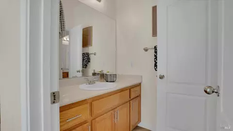 Bath - 3003 Overlook Dr, Vallejo, CA 94591 photo 4 of 6