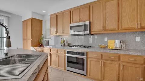 Kitchen - 3003 Overlook Dr, Vallejo, CA 94591 photo 4 of 5