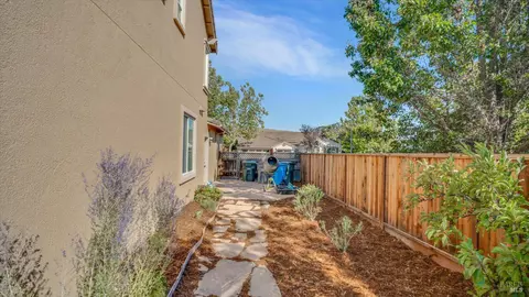 Exterior - 3003 Overlook Dr, Vallejo, CA 94591 photo 9 of 11