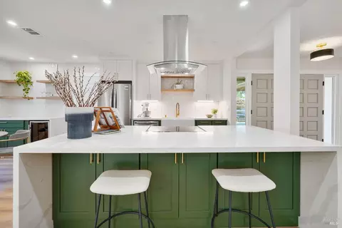 2425 Creekside Ave, Napa, CA 94558
