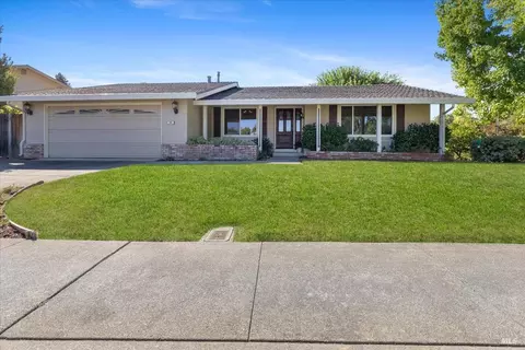 185 Mojave Ct, Vacaville, CA 95688