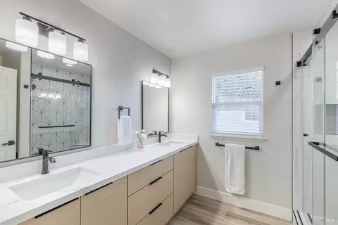 Bath - 106 Quarry Dr, Napa, CA 94559 photo 7 of 9