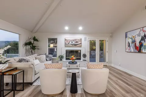 Living - 106 Quarry Dr, Napa, CA 94559 photo 3 of 6