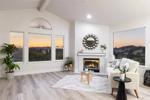 Living - 106 Quarry Dr, Napa, CA 94559 photo 2 of 6