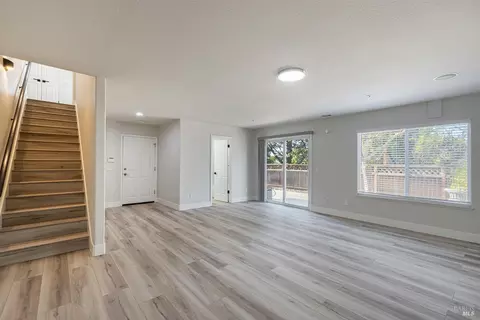 Living - 106 Quarry Dr, Napa, CA 94559 photo 4 of 6