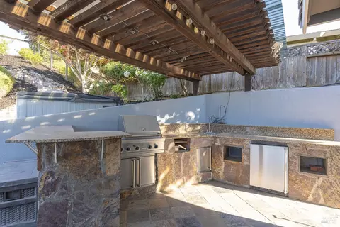 Kitchen - 106 Quarry Dr, Napa, CA 94559 photo 10 of 10