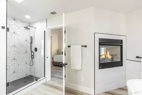 Bath - 106 Quarry Dr, Napa, CA 94559 photo 2 of 9