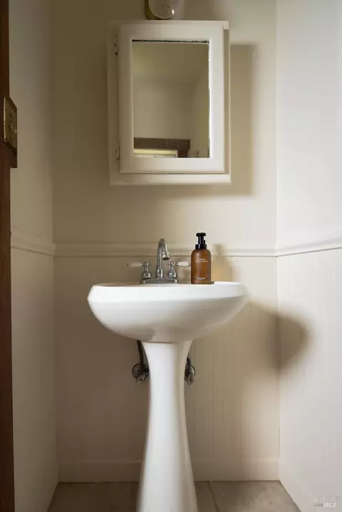 Bath - 6 Wainwright Pl, Mill Valley, CA 94941 photo 4 of 4