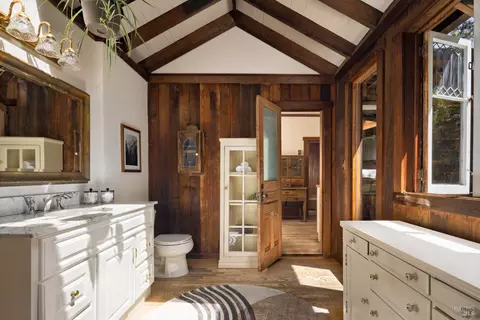 Bath - 6 Wainwright Pl, Mill Valley, CA 94941 photo 1 of 4