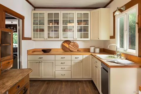 Kitchen - 6 Wainwright Pl, Mill Valley, CA 94941 photo 4 of 4