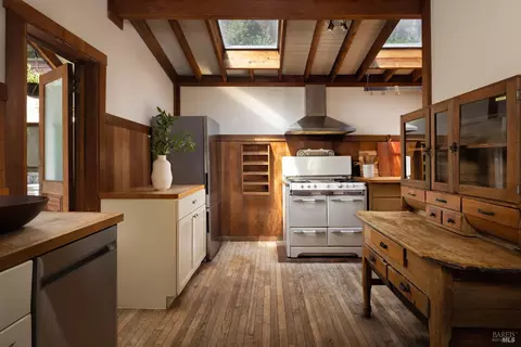 Kitchen - 6 Wainwright Pl, Mill Valley, CA 94941 photo 2 of 4