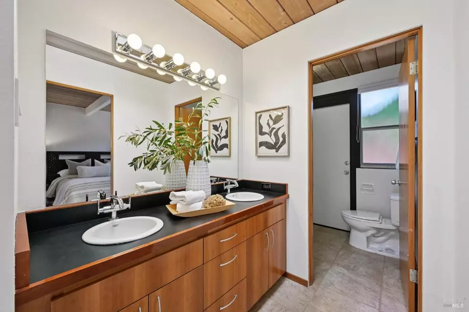 Bath - 12 Mount Susitna Ct, San Rafael, CA 94903 photo 3 of 6