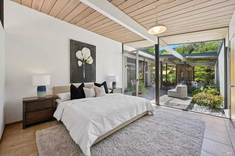 Bedroom - 12 Mount Susitna Ct, San Rafael, CA 94903 photo 5 of 7