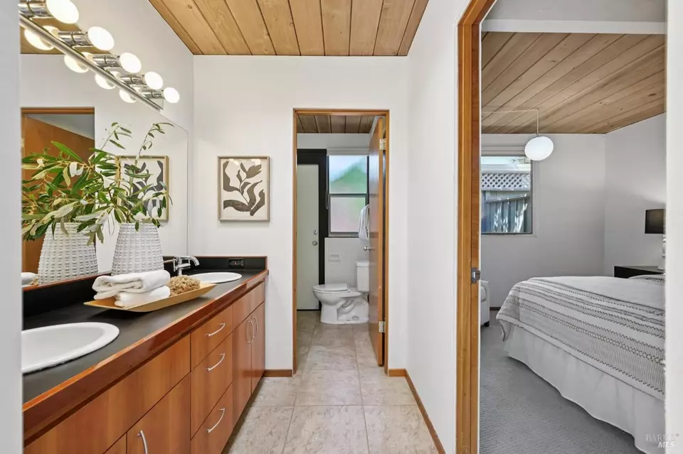 Bath - 12 Mount Susitna Ct, San Rafael, CA 94903 photo 5 of 6