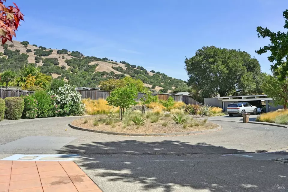 Exterior - 12 Mount Susitna Ct, San Rafael, CA 94903 photo 5 of 24