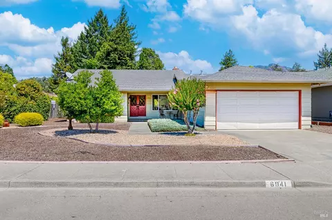 6941 Oak Leaf Dr, Santa Rosa, CA 95409