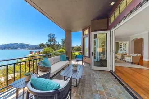 62 De Silva Island Dr, Mill Valley, CA 94941