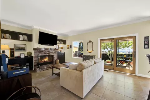 Living - 3105 Cherry Valley Cir, Fairfield, CA 94534 photo 2 of 4