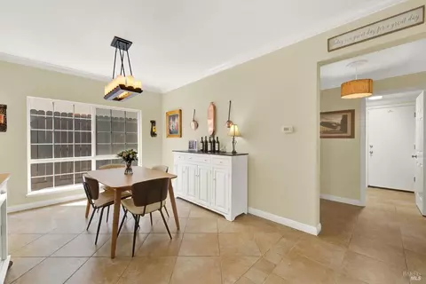 Dining - 3105 Cherry Valley Cir, Fairfield, CA 94534 photo 6 of 6
