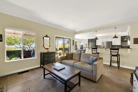 Living - 3105 Cherry Valley Cir, Fairfield, CA 94534 photo 3 of 4