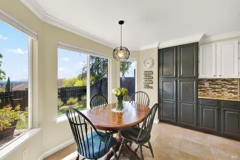 Dining - 3105 Cherry Valley Cir, Fairfield, CA 94534 photo 4 of 6