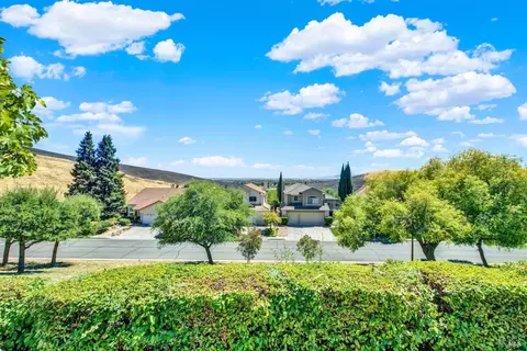 View/Area - 3105 Cherry Valley Cir, Fairfield, CA 94534 photo 9 of 11
