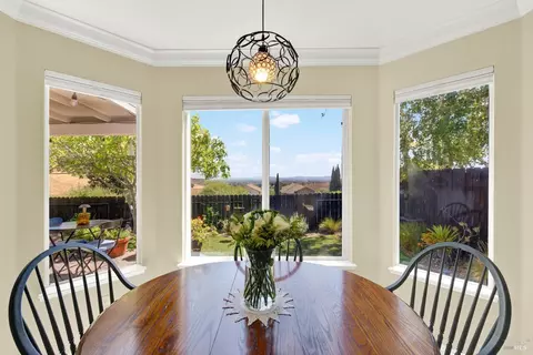 Dining - 3105 Cherry Valley Cir, Fairfield, CA 94534 photo 3 of 6
