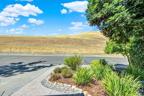Exterior - 3105 Cherry Valley Cir, Fairfield, CA 94534 photo 3 of 14