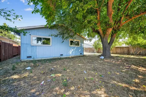 Exterior - 865 Camelia Dr, Dixon, CA 95620 photo 7 of 8