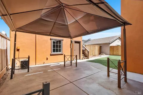Exterior - 1316 Bello Dr, Dixon, CA 95620 photo 4 of 9