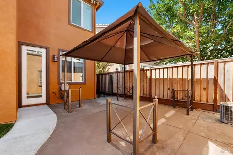 Exterior - 1316 Bello Dr, Dixon, CA 95620 photo 3 of 9