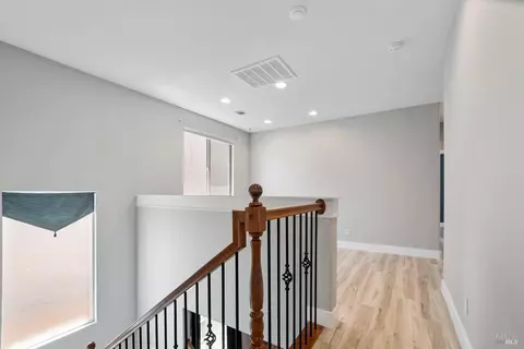 Entry Way - 1316 Bello Dr, Dixon, CA 95620 photo 2 of 4
