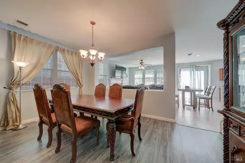 Dining - 606 Idyllwild Ct, Fairfield, CA 94534 photo 2 of 4