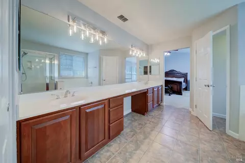 Bath - 606 Idyllwild Ct, Fairfield, CA 94534 photo 4 of 4