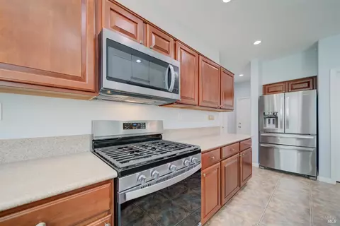 Kitchen - 606 Idyllwild Ct, Fairfield, CA 94534 photo 3 of 5