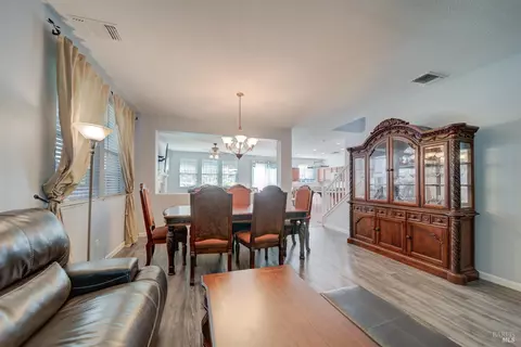 Dining - 606 Idyllwild Ct, Fairfield, CA 94534 photo 1 of 4