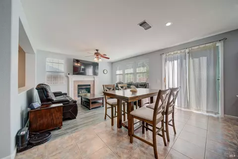 Dining - 606 Idyllwild Ct, Fairfield, CA 94534 photo 4 of 4
