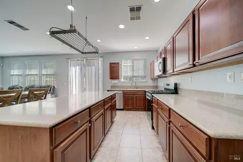 Kitchen - 606 Idyllwild Ct, Fairfield, CA 94534 photo 5 of 5