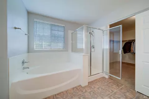 Bath - 606 Idyllwild Ct, Fairfield, CA 94534 photo 3 of 4